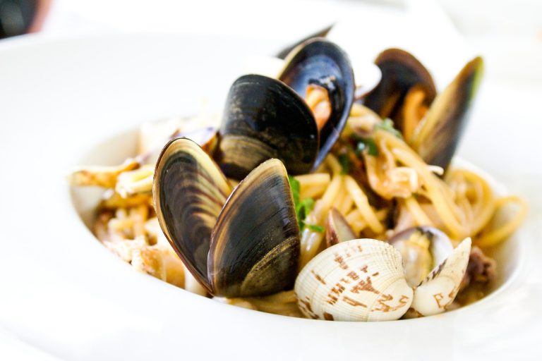 Prepare Mussels in Tomato Saffron Broth like a Chef