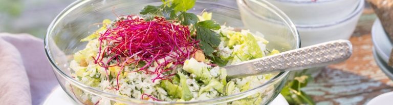 Colourful and crunchy cauliflower rice salad