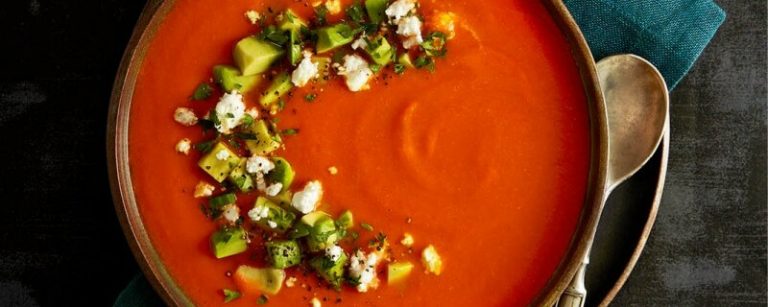 Roasted red pepper soup with tomato
