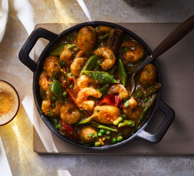 Coconut, bean & prawn curry