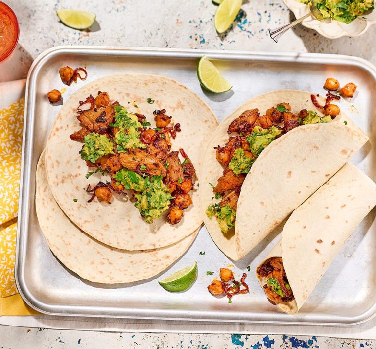  Smoky vegan ‘chicken’ & chickpea wraps 