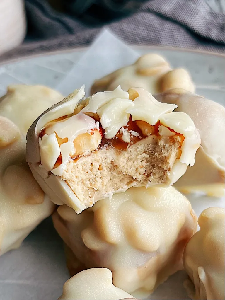 Small-batch White Chocolate Protein Snicker Bites